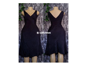 Fitted Black V-Neck Sleeveless Dress