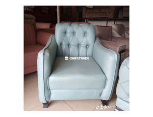 TUFTED ARM CHAIR