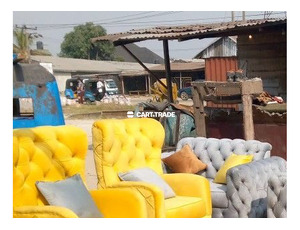 BEAUTIFUL TUFTED SOFA