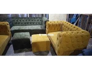LIVING ROOM TUFTED SOFA