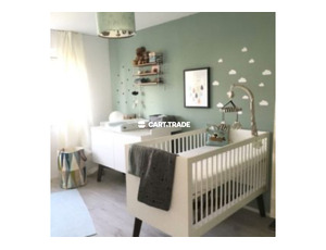 SIMPLE BABY CRIB