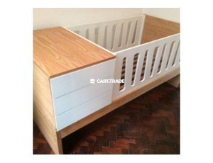 SIMPLE CRIB WITH BACK DRAWERS