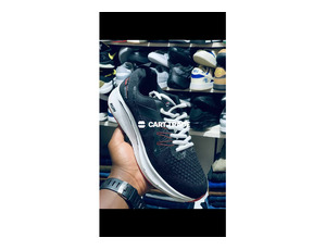 NIKE SPORTS SHOES