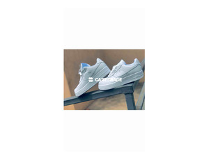 NIKE AIRFORCE WHITE RETRO