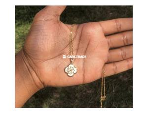 Gold Floral Pendant Necklace – Elegant Sparkling Design - 2