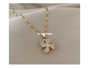 Gold Flower Pendant Necklace – Sparkling Elegance - 2