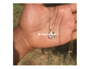 Gold Flower Pendant Necklace – Sparkling Elegance - 3