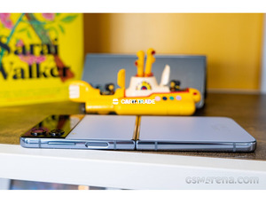 Samsung Galaxy Z Flip4 - 3