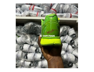 Kobe Bryant Limited Edition Textured Green Sneakers - 2